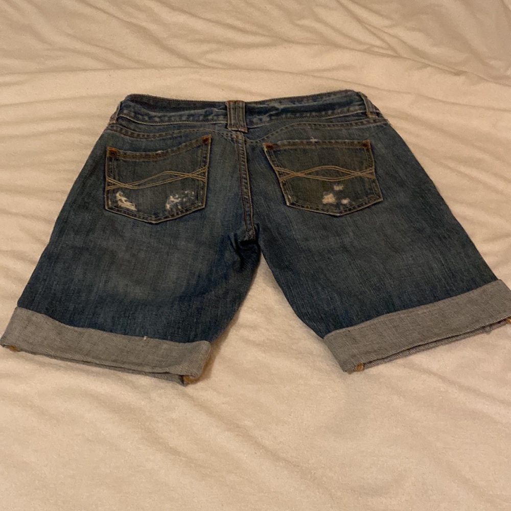 Abercrombie and Fitch - Picture 5 of 5